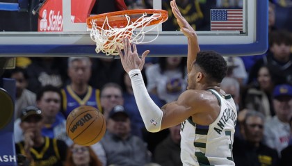 182体育-很全面！字母哥生涯至今32场至少30分10助 历史大前锋位置最多