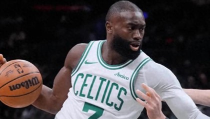 代理-都说你3亿太贵，如今带队第二，还创造历史纪录，已是超级巨星|凯尔特人|篮网|布朗|NBA|尼古拉斯·克拉克斯顿_新浪体育_新浪新闻